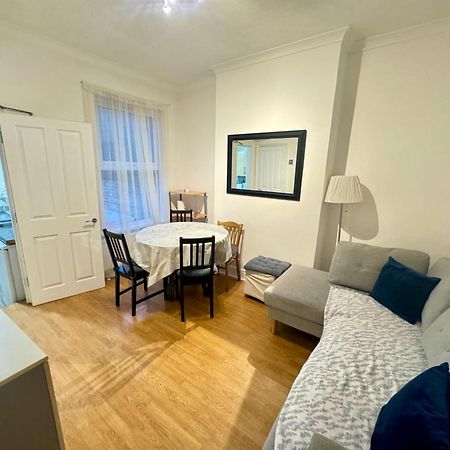 4 Bedroom House In Turnpike Lane/Wood Green Londýn Exteriér fotografie