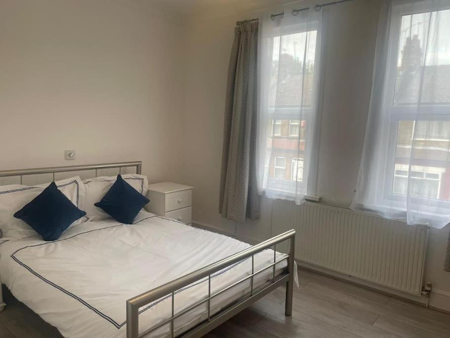 4 Bedroom House In Turnpike Lane/Wood Green Londýn Exteriér fotografie